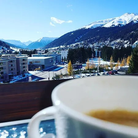 Апартаменти Davos Holiday Apartment