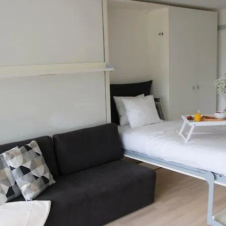 Апартаменти Davos Holiday Apartment *